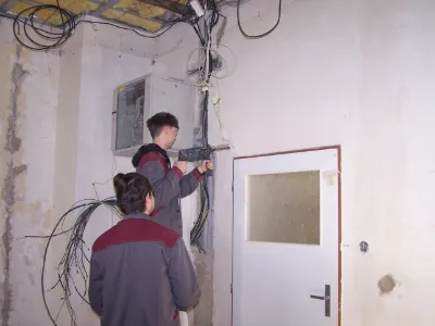 ŽÁCI NAŠÍ ŠKOLY SE PODÍLELI NA REKONSTRUKCI UČEBNY