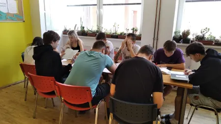 ŠKOLNÍ KNIHOVNA MÍSTO UČEBNY ANEB LITERÁRNÍ TEČKA ZA ŠKOLNÍM ROKEM