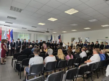 SLAVNOSTNÍ PŘEDÁVÁNÍ MATURITNÍCH VYSVĚDČENÍ