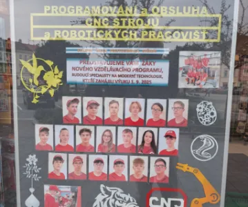 PREZENTACE ŽÁKŮ STUDIJNÍHO ZAMĚŘENÍ PROGRAMOVÁNÍ A OBSLUHA  CNC STROJŮ A ROBOTICKÝCH PRACOVIŠŤ NA VYŠKOVSKÉM NÁMĚSTÍ