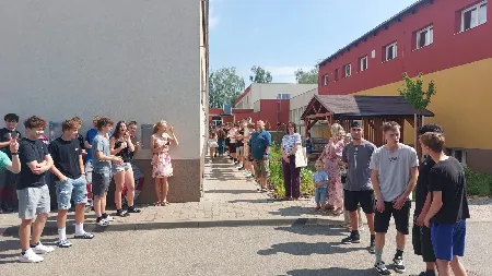 SLAVNOSTNÍ PŘEDÁVÁNÍ VÝUČNÍCH LISTŮ