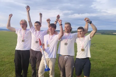 ÚSPĚCH ŠKOLNÍHO RAKETOVÉHO TÝMU SOCHORKY V SOUTĚŽI CZECH ROCKET CHALLENGE 2025